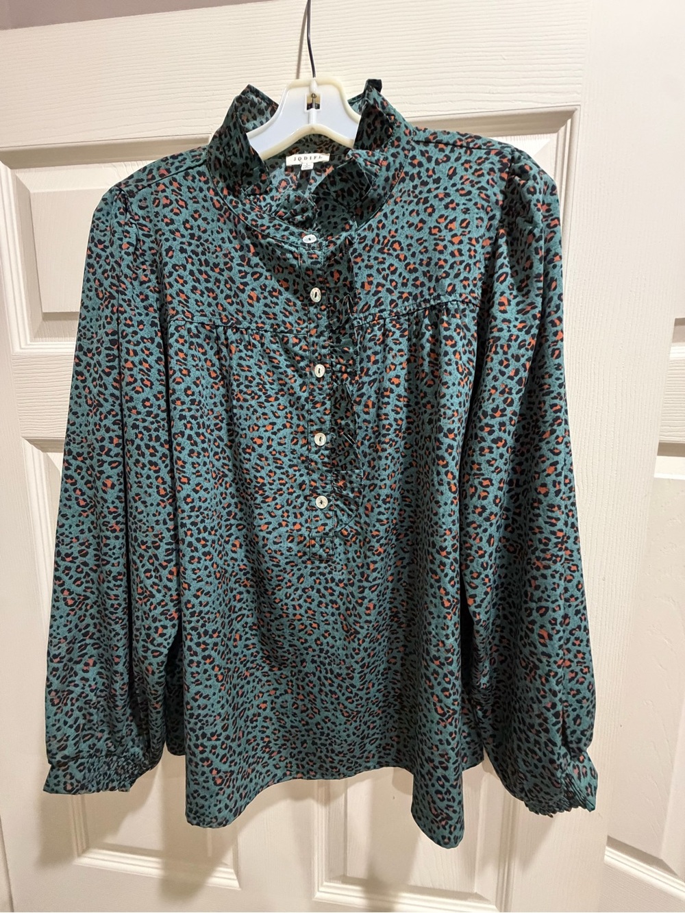 Jodifl Teal Leopard Print Ruffle Neck Blouse Size Large new without tags